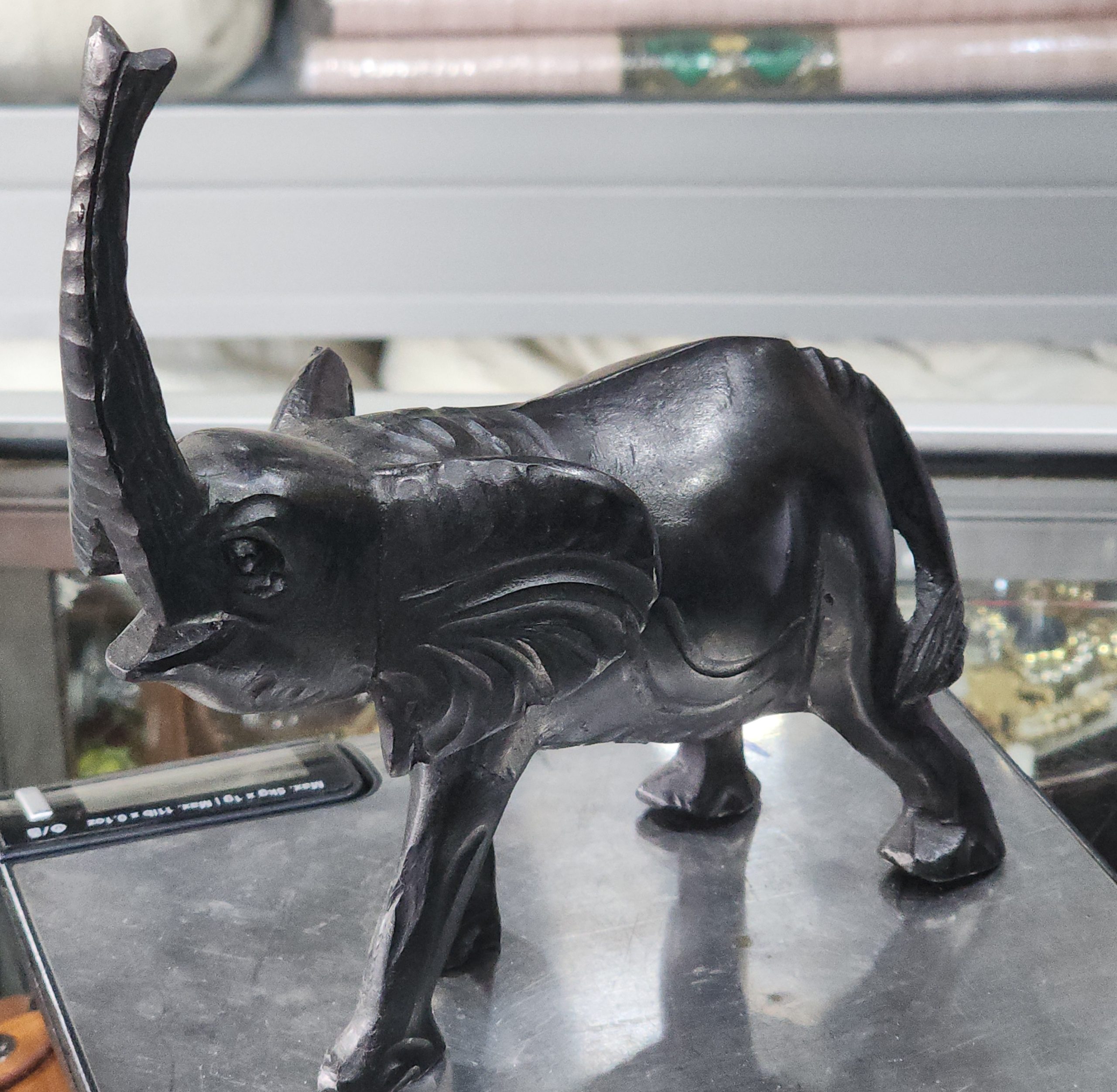 Elephant Ebony 0.3 kg 16cm 17cm